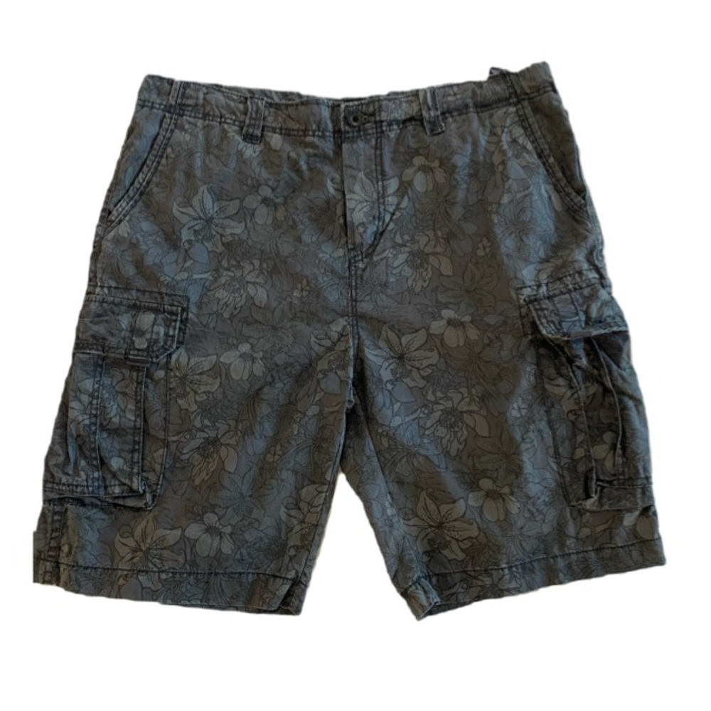Union Cargo Shorts, Floral Camo, Size 18-20